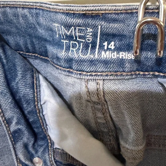 Distressed Mid Rise Jeans - Picture 3 of 3